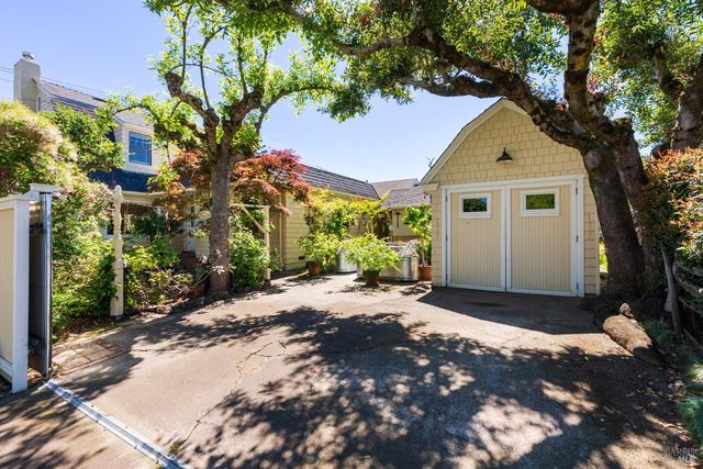 931 Humboldt St, Santa Rosa, CA 95404
