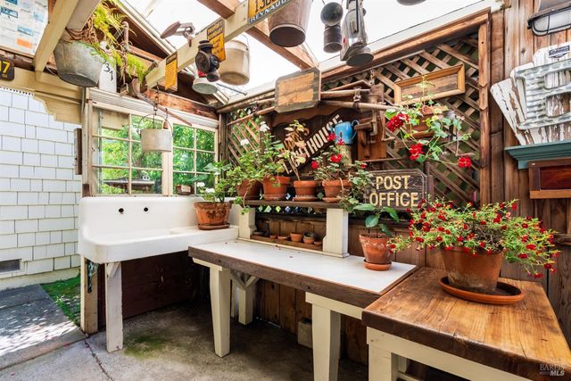 931 Humboldt St, Santa Rosa, CA 95404