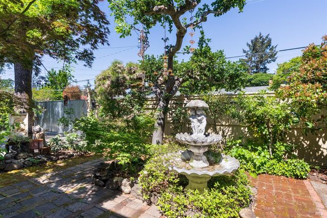 931 Humboldt St, Santa Rosa, CA 95404