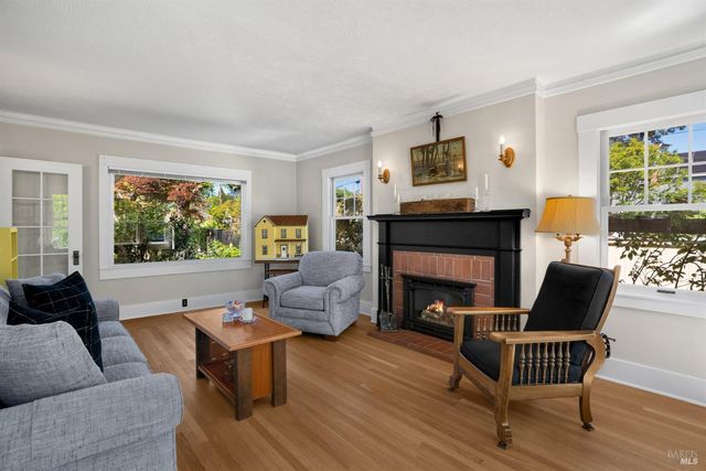 931 Humboldt St, Santa Rosa, CA 95404