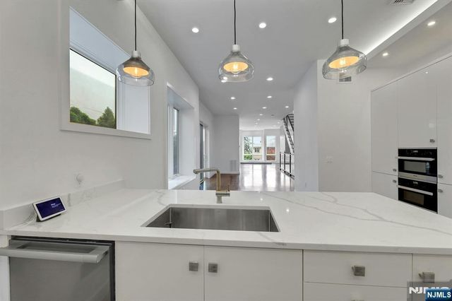 714 Undercliff Avenue 714, Edgewater, NJ 07020