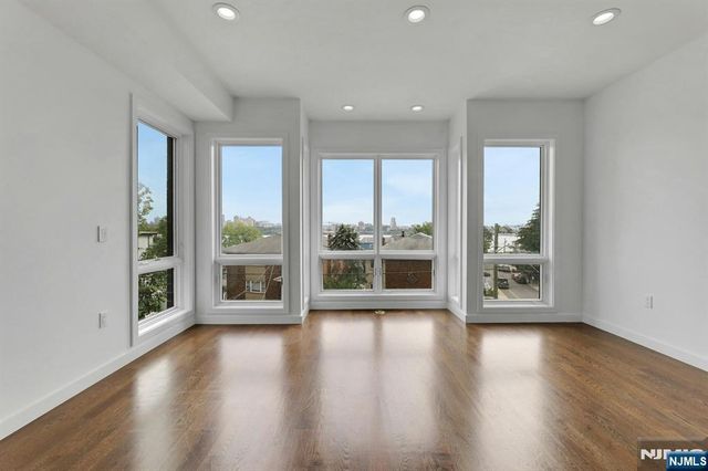 714 Undercliff Avenue 714, Edgewater, NJ 07020