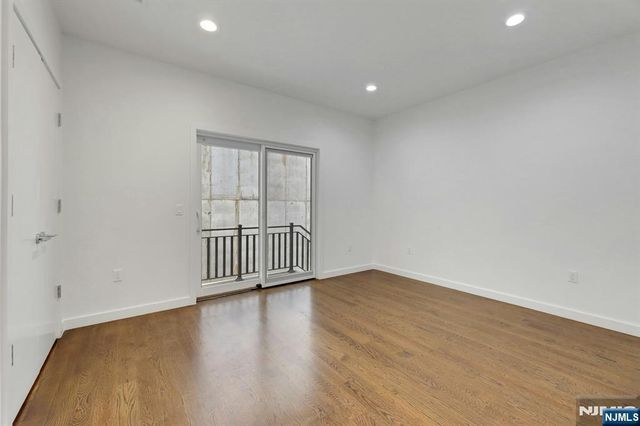 714 Undercliff Avenue 714, Edgewater, NJ 07020