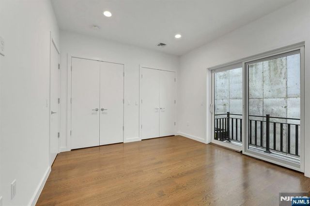 714 Undercliff Avenue 714, Edgewater, NJ 07020