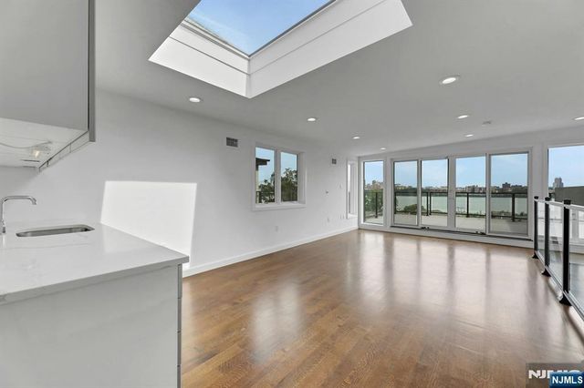 714 Undercliff Avenue 714, Edgewater, NJ 07020