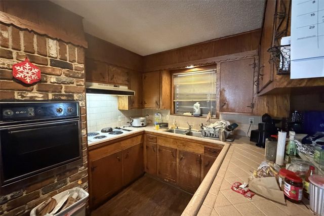 2510 Sunnycrest Drive, Texas City, TX 77590