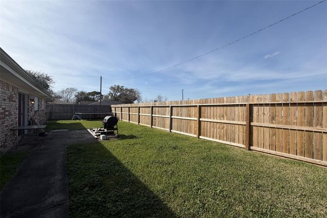 2510 Sunnycrest Drive, Texas City, TX 77590