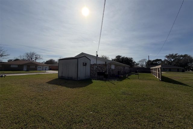 2510 Sunnycrest Drive, Texas City, TX 77590