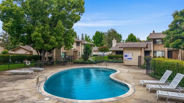 24 W LANCASTER Dr, Stockton, CA 95207