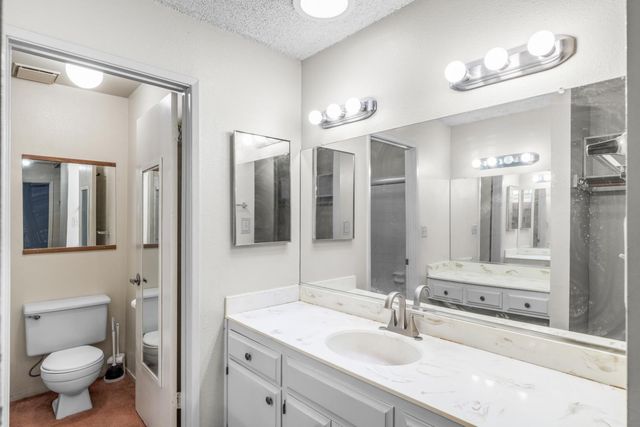 24 W LANCASTER Dr, Stockton, CA 95207