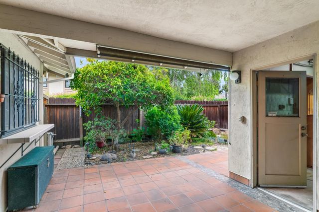 24 W LANCASTER Dr, Stockton, CA 95207
