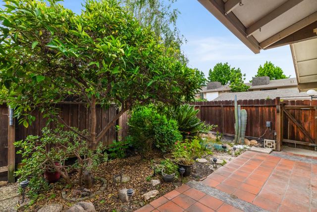 24 W LANCASTER Dr, Stockton, CA 95207