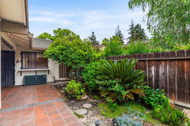 24 W LANCASTER Dr, Stockton, CA 95207
