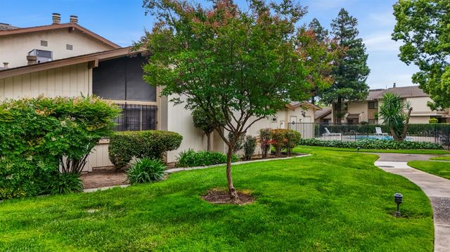 24 W LANCASTER Dr, Stockton, CA 95207