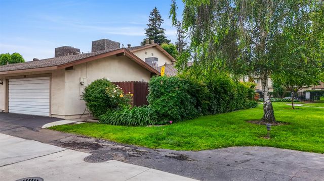 24 W LANCASTER Dr, Stockton, CA 95207