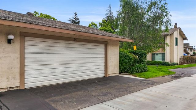 24 W LANCASTER Dr, Stockton, CA 95207