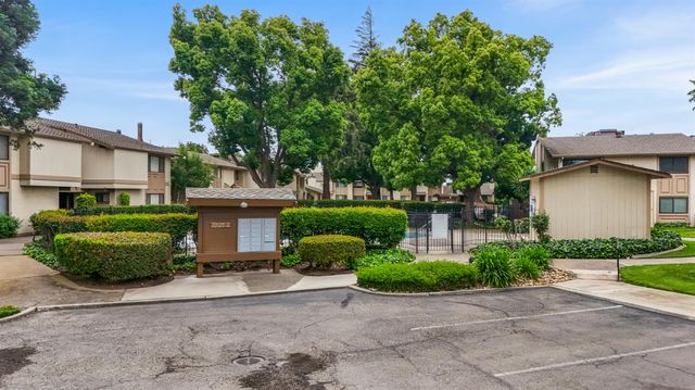 24 W LANCASTER Dr, Stockton, CA 95207