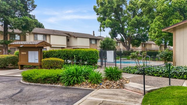 24 W LANCASTER Dr, Stockton, CA 95207