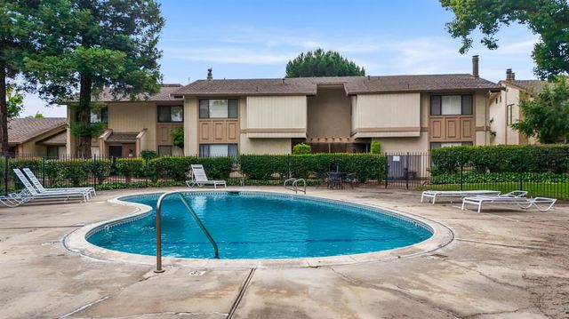 24 W LANCASTER Dr, Stockton, CA 95207