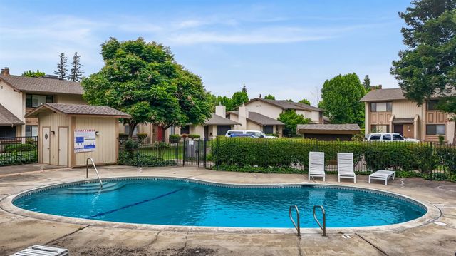 24 W LANCASTER Dr, Stockton, CA 95207