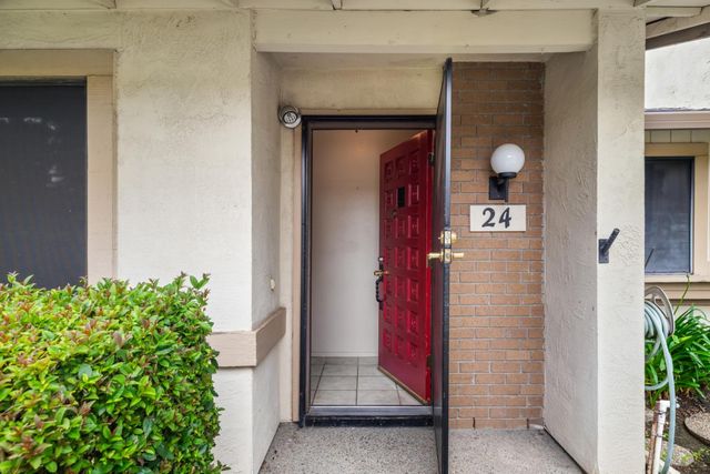 24 W LANCASTER Dr, Stockton, CA 95207