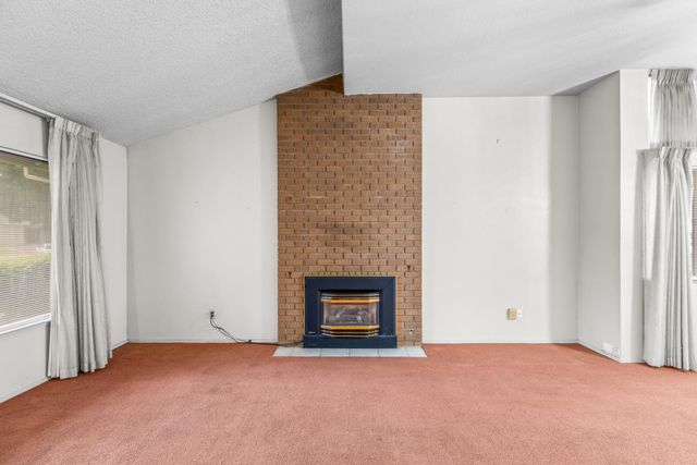 24 W LANCASTER Dr, Stockton, CA 95207