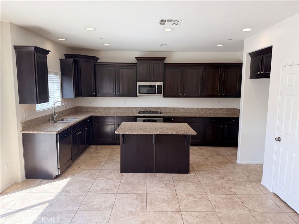40959 Vauxhall Court, Lake Elsinore, CA 92532 — photo 2