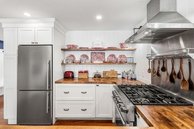 58 Lake Attitash Rd, Amesbury, MA 01913