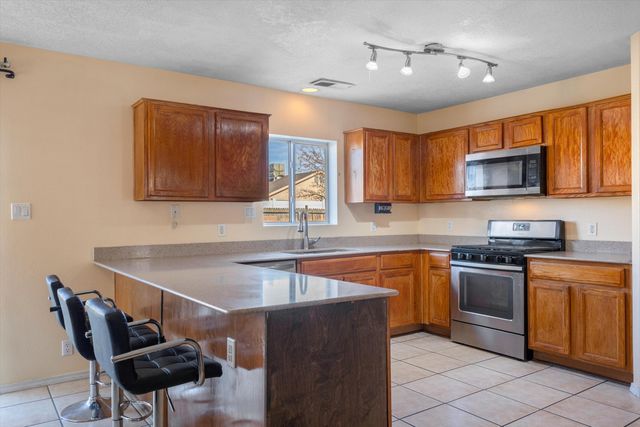 7153 Husky Drive NE, Rio Rancho, NM 87144