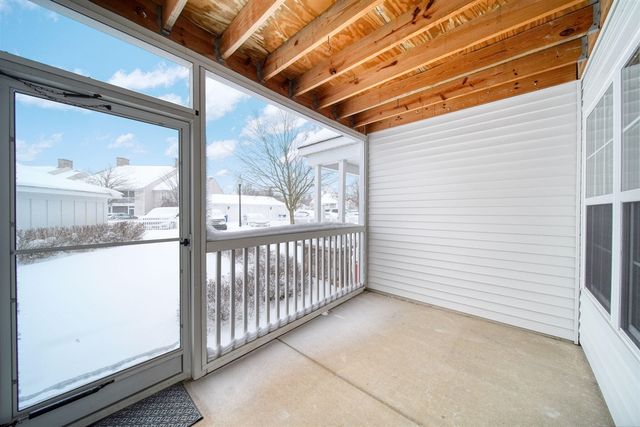 2738 S Knightsbridge Circle, Ann Arbor, MI 48105