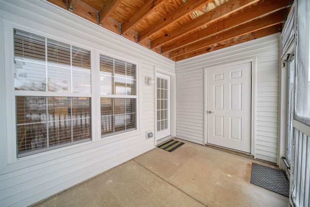 2738 S Knightsbridge Circle, Ann Arbor, MI 48105