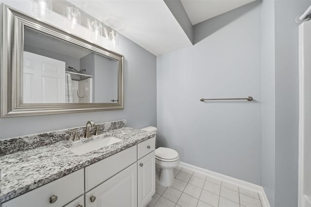 2738 S Knightsbridge Circle, Ann Arbor, MI 48105