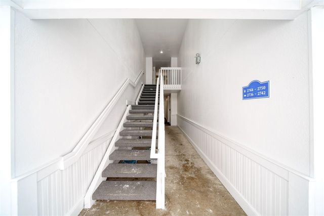 2738 S Knightsbridge Circle, Ann Arbor, MI 48105