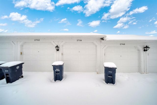 2738 S Knightsbridge Circle, Ann Arbor, MI 48105