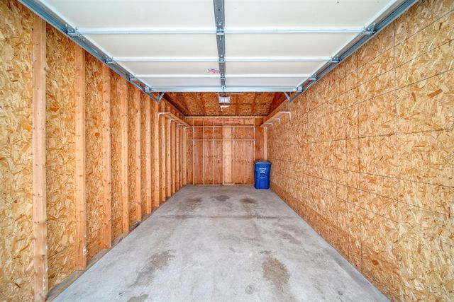 2738 S Knightsbridge Circle, Ann Arbor, MI 48105