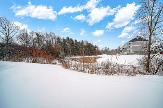 2738 S Knightsbridge Circle, Ann Arbor, MI 48105