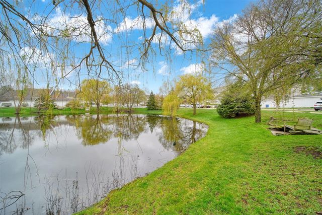 2738 S Knightsbridge Circle, Ann Arbor, MI 48105