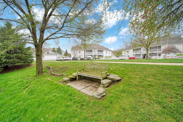 2738 S Knightsbridge Circle, Ann Arbor, MI 48105