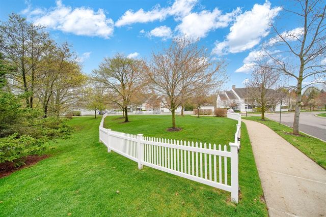 2738 S Knightsbridge Circle, Ann Arbor, MI 48105