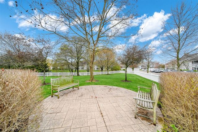 2738 S Knightsbridge Circle, Ann Arbor, MI 48105