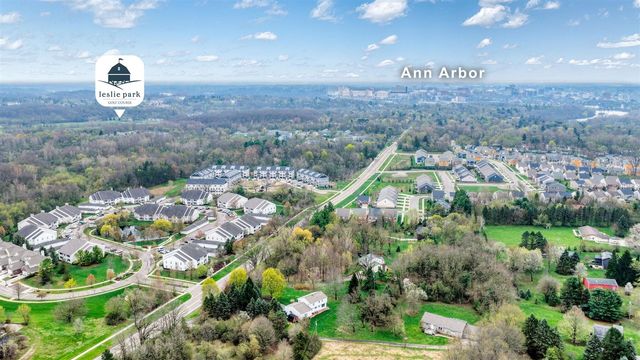 2738 S Knightsbridge Circle, Ann Arbor, MI 48105