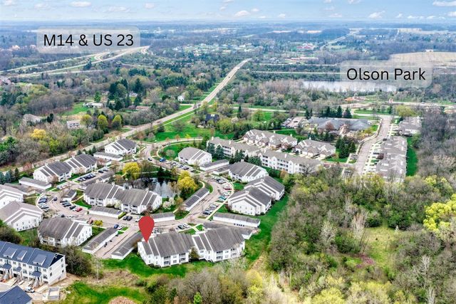 2738 S Knightsbridge Circle, Ann Arbor, MI 48105