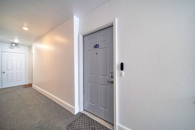 2738 S Knightsbridge Circle, Ann Arbor, MI 48105