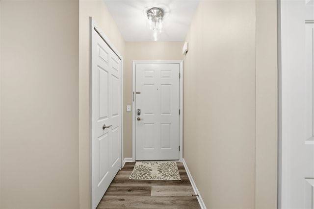 2738 S Knightsbridge Circle, Ann Arbor, MI 48105