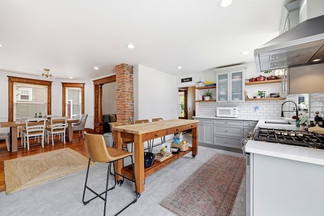 9 Callender Ave, East Longmeadow, MA 01028