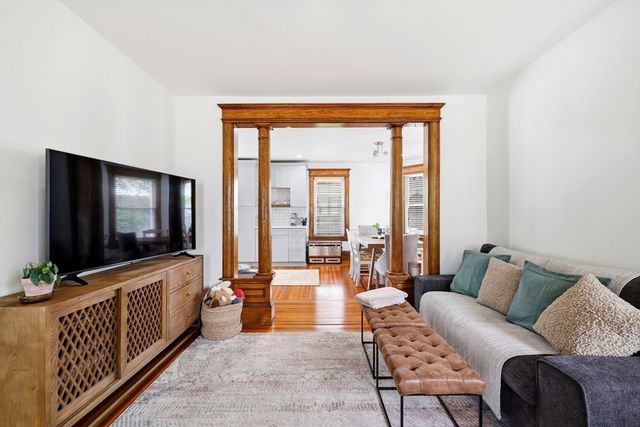 9 Callender Ave, East Longmeadow, MA 01028