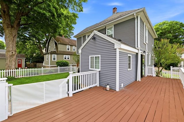 9 Callender Ave, East Longmeadow, MA 01028