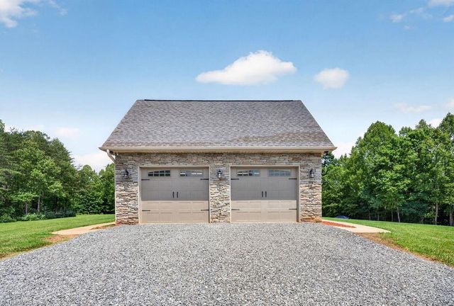 383 Simmons Road, Pilot Mountain, NC 27041