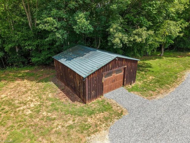 383 Simmons Road, Pilot Mountain, NC 27041