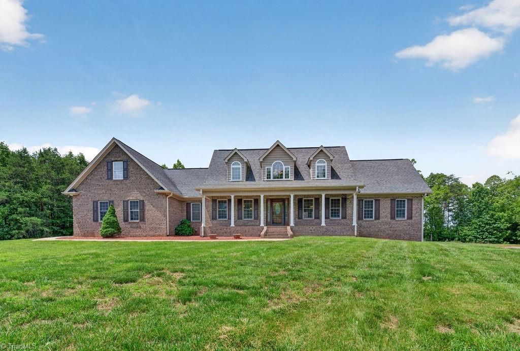 383 Simmons Road, Pilot Mountain, NC 27041